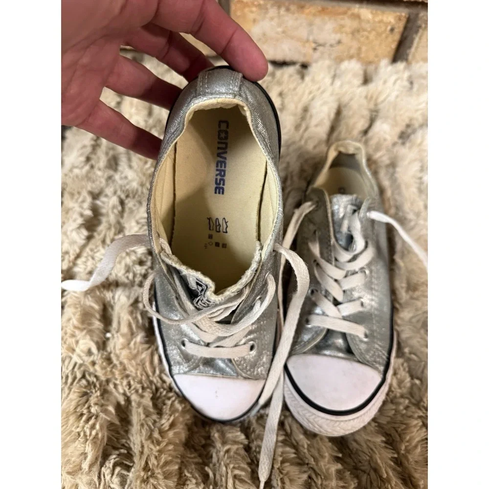Converse Chuck Taylor All Star Kids Low Top Lace-Up Sneakers Silver US 2.5
